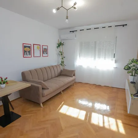 Διαμέρισμα Selvia Next To City Center *